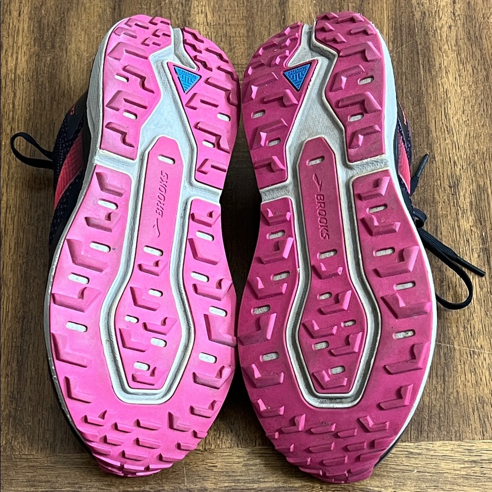 Brooks Caldera 5 Purple and Pink Athletic Running Shoes Womens Size 7.5 - Picture 12 of 14